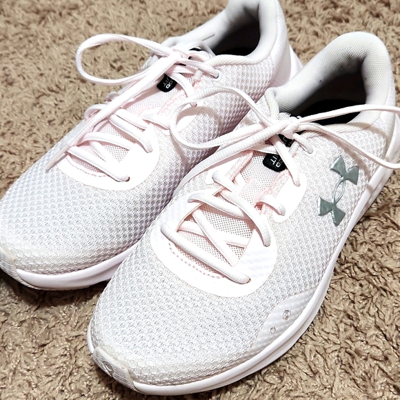 Women's Under Armour Shoes (Size-8 and 1/2) - Picture 2 of 13